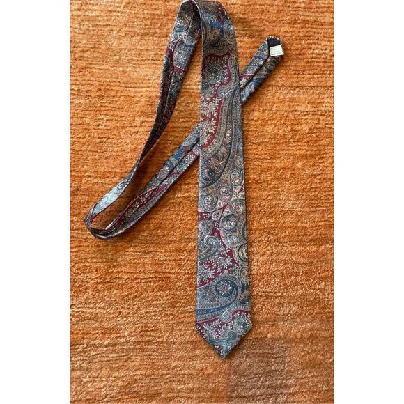 Tie   - Picture 1 of 4